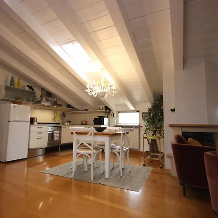 Case Vr Attico San Domenico Lägenhet